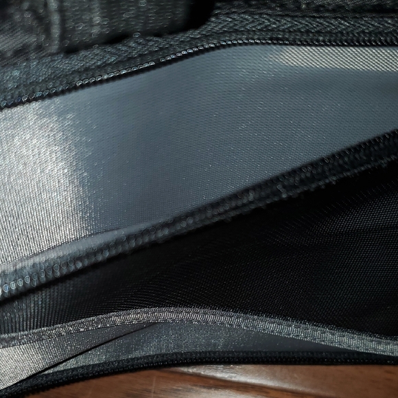 Lug Tango Black Travel Wallet Organizer Passport Wristlet Quilted Zipper Closure - Picture 7 of 16